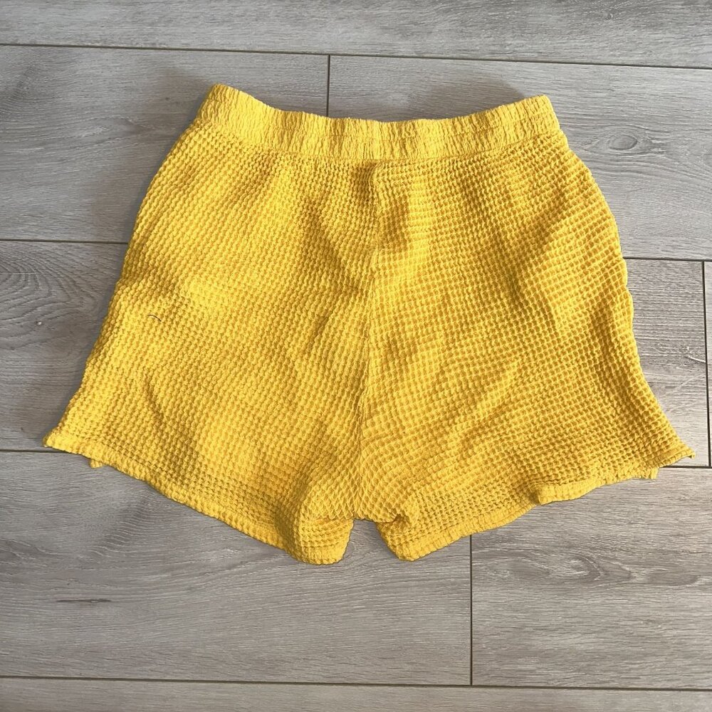 DONNI. Waffle Knit Yellow Mother Of Pearl Shorts Women's Medium M - Picture 9 of 9